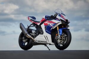 Honda CBR1000RR-R Fireblade 2025: Evolusi Teknologi dalam Dunia Sepeda Motor